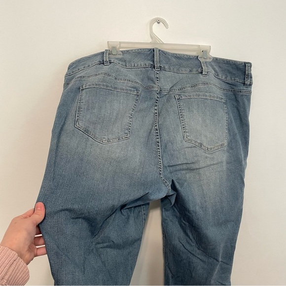 TORRID Plus Size Premium Stretch Light Wash Jegging Mid Rise Jeggings Jeans 24 R - Picture 14 of 16
